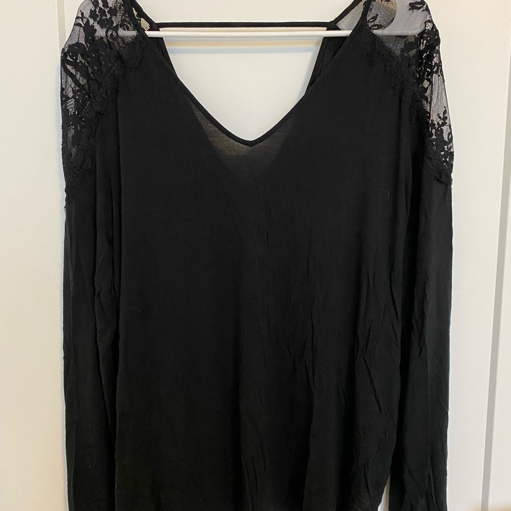 ✨Black AE Lace Long Sleeve✨